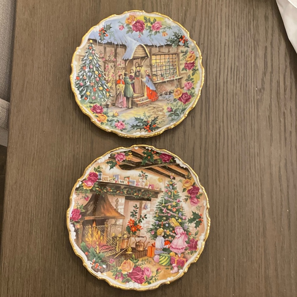 Royal Albert set of 2 christmas plates vintage
